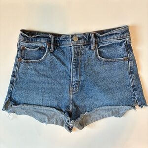 Abercrombie & Fitch The Mom High Rise Jean Short 29/8 EUC Raw Hem